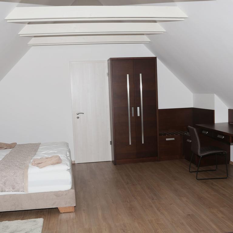 Viktoria Vendeghaz Apartment Epleny Bagian luar foto